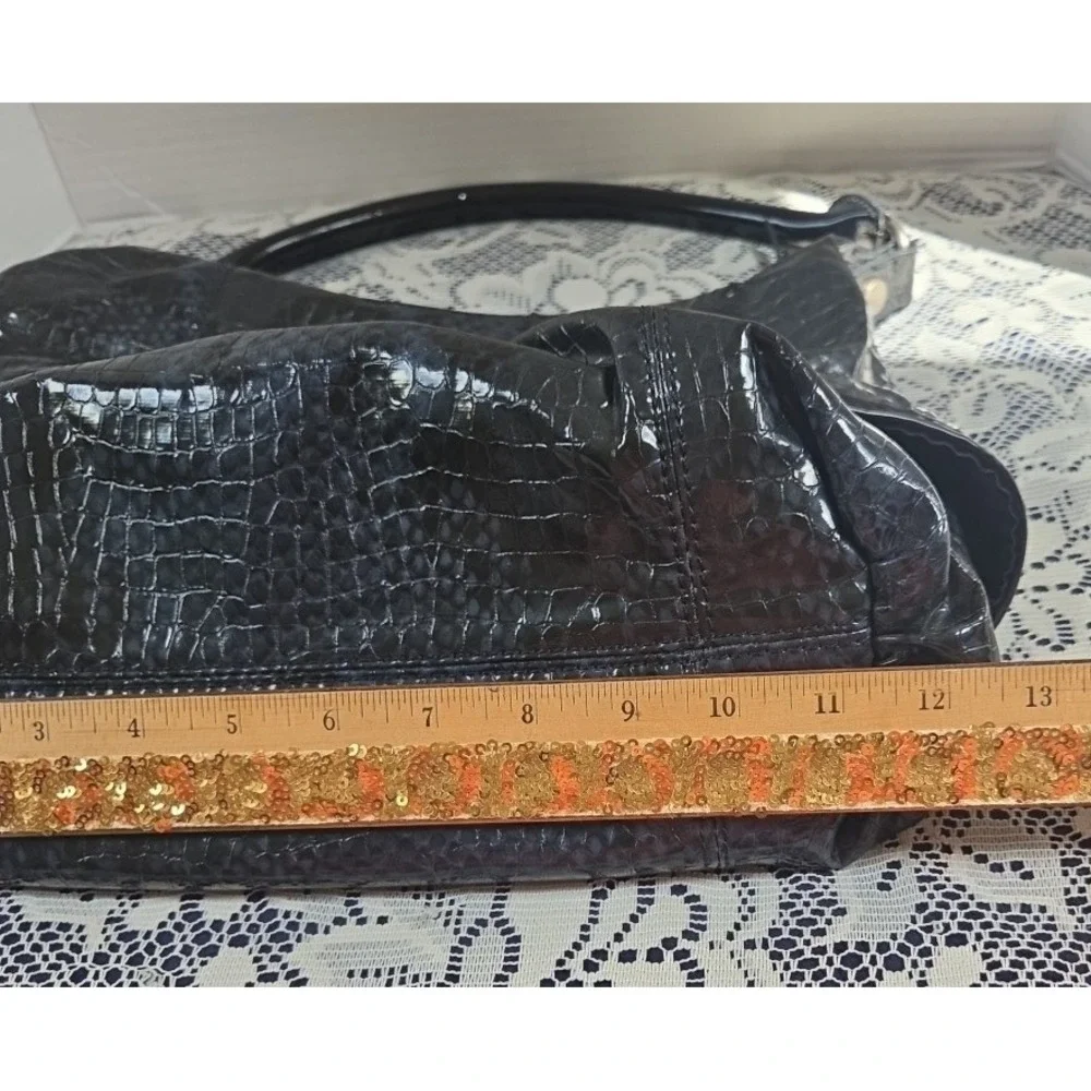Simply Vera Wang Shoulder‎ Bag Blue Patent/Alligator Like Purse Zippered Tote